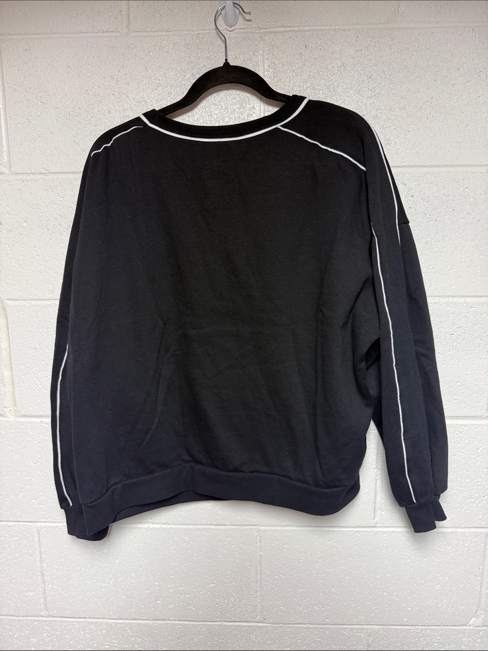 Eloquii Women’s Black Long Sleeve Sweatshirt with White Trim Sz 14/16 - Picture 7 of 9